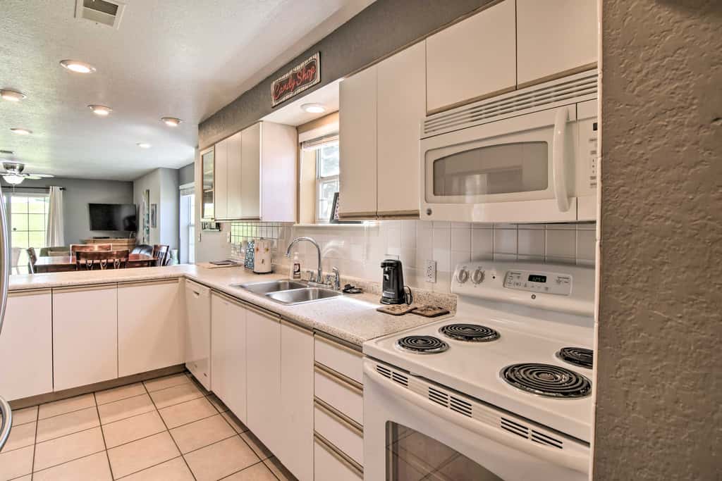 Holiday Hills Resort Condo w/ Hot Tub Access