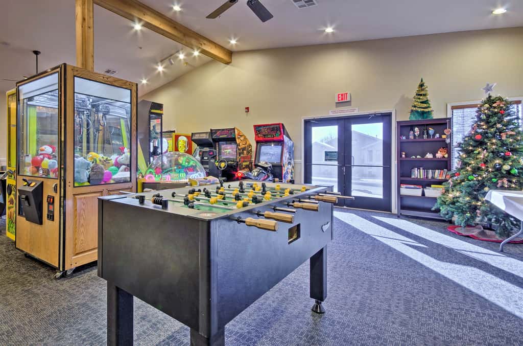 Holiday Hills Resort Condo w/ Hot Tub Access