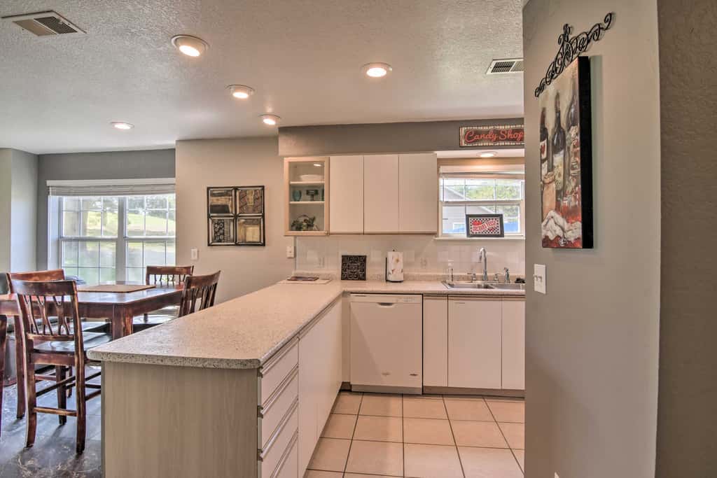 Holiday Hills Resort Condo w/ Hot Tub Access