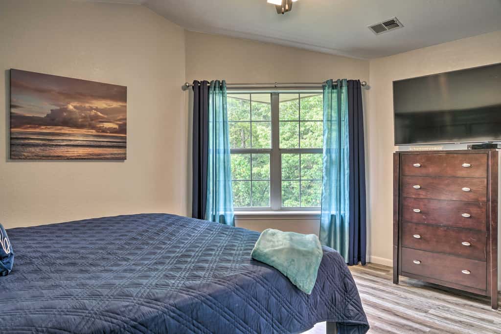 Family Resort Condo w/ Perks in Branson!