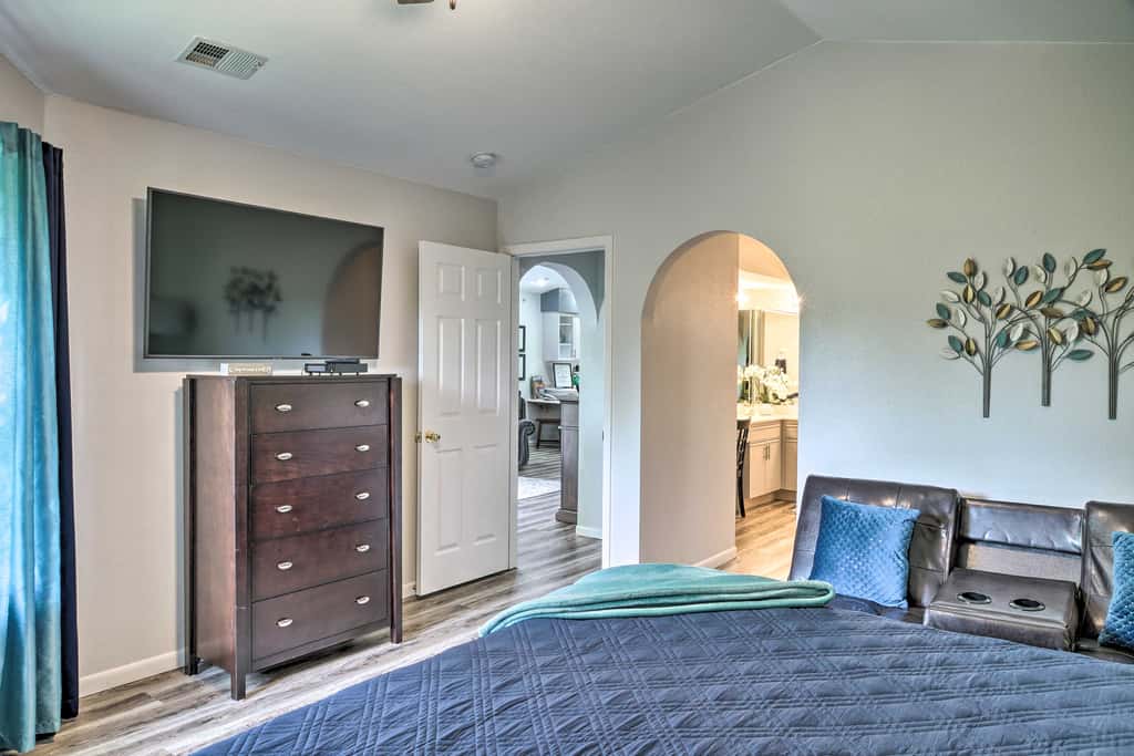 Family Resort Condo w/ Perks in Branson!