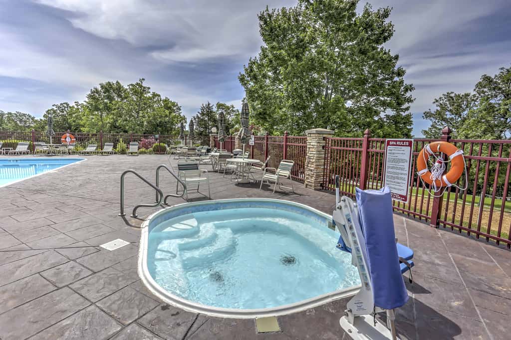 Family Resort Condo w/ Perks in Branson!
