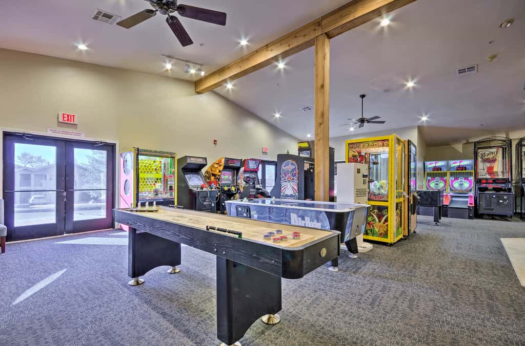 Family Resort Condo w/ Perks in Branson!
