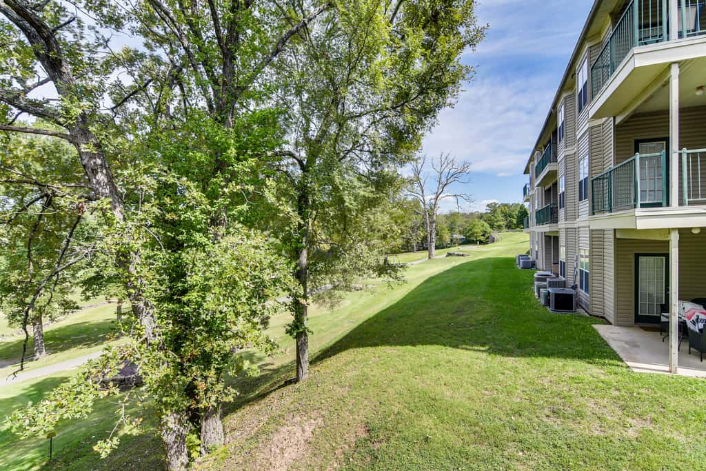 Cozy Resort Condo 5 Mi to Branson Landing!