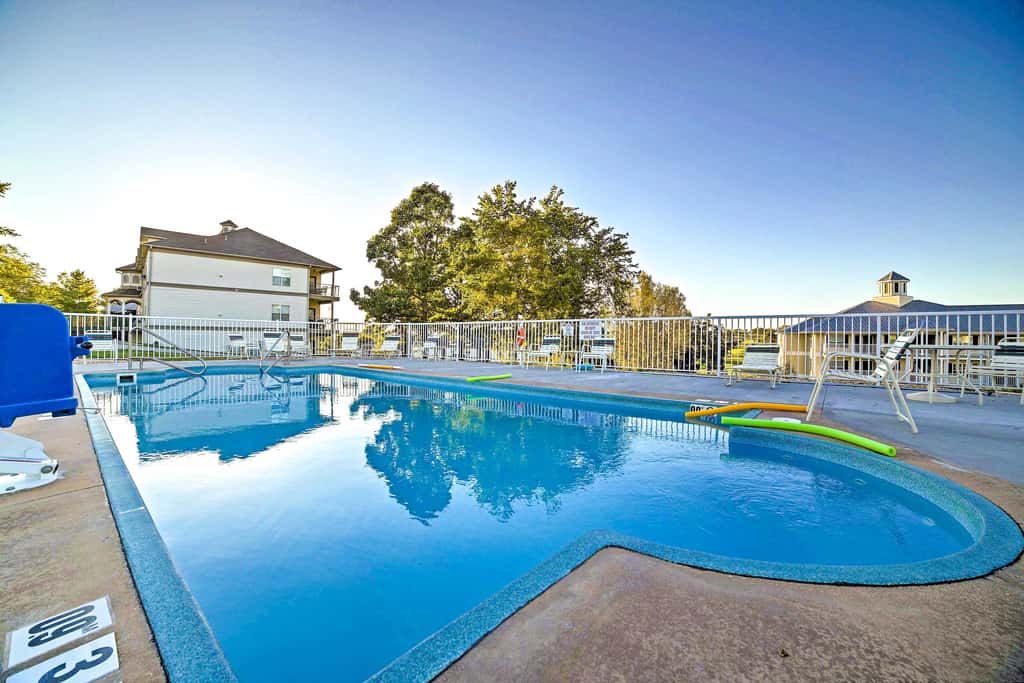 Cozy Resort Condo 5 Mi to Branson Landing!