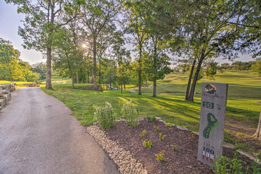 Cozy Resort Condo 5 Mi to Branson Landing!