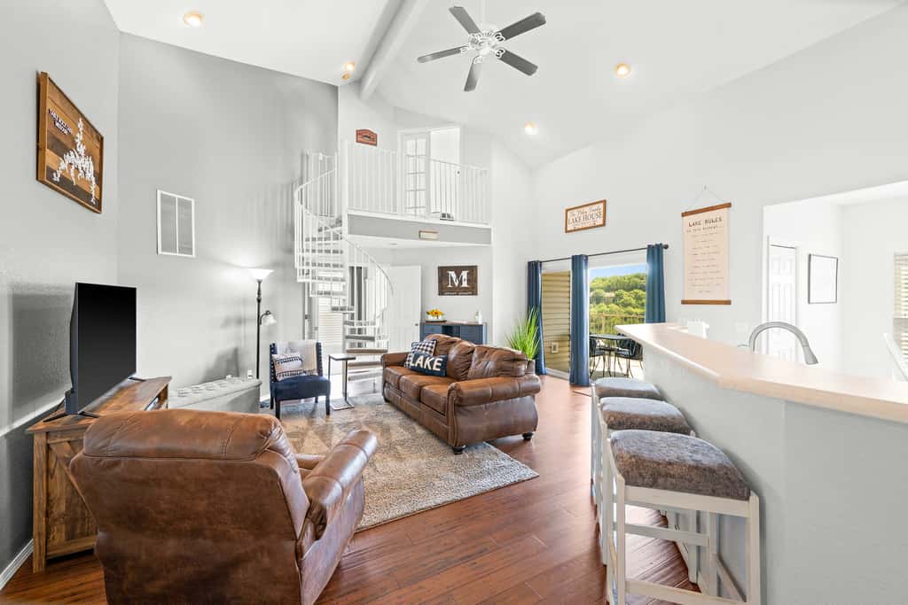 Condo in Lakefront Resort w/ Pool! Ozarks Getaway