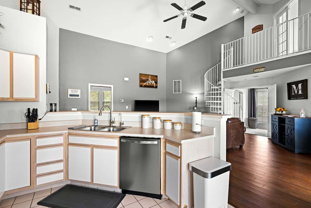 Condo in Lakefront Resort w/ Pool! Ozarks Getaway