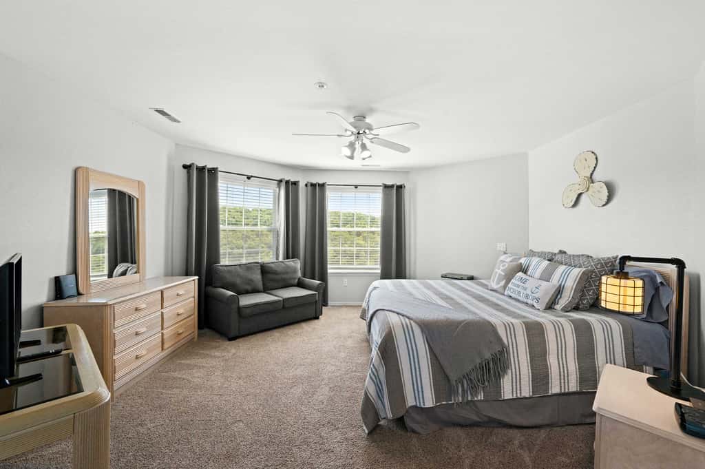 Condo in Lakefront Resort w/ Pool! Ozarks Getaway