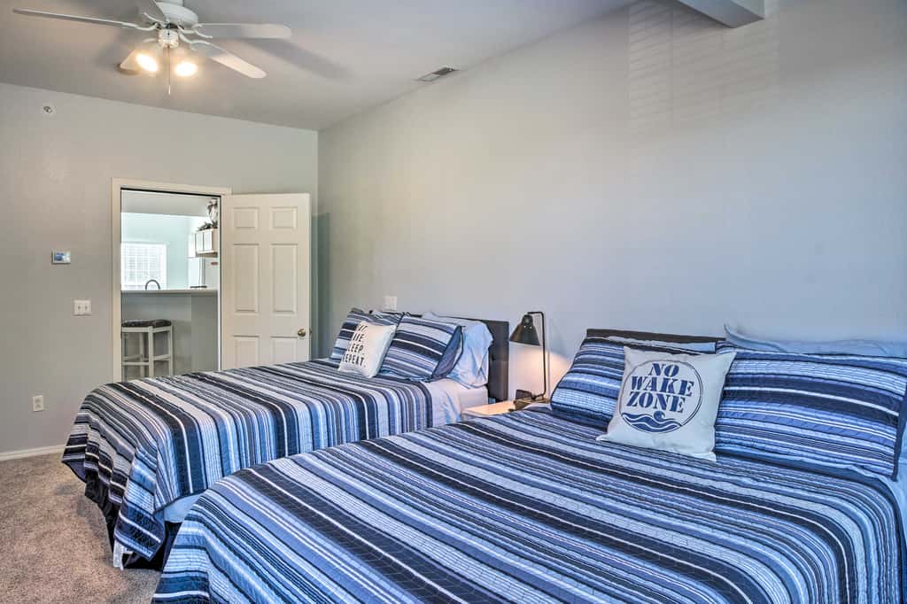 Condo in Lakefront Resort w/ Pool! Ozarks Getaway