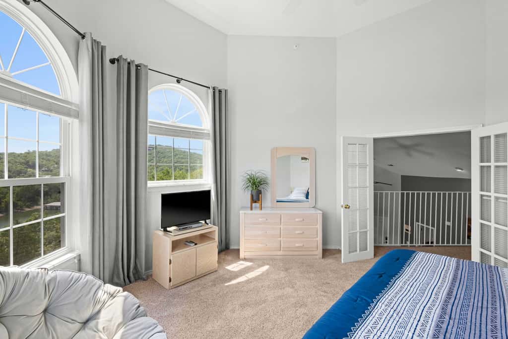 Condo in Lakefront Resort w/ Pool! Ozarks Getaway