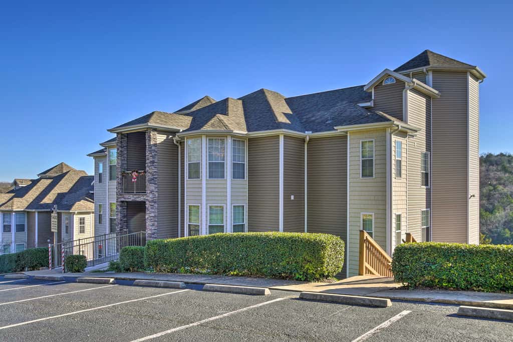 Condo in Lakefront Resort w/ Pool! Ozarks Getaway