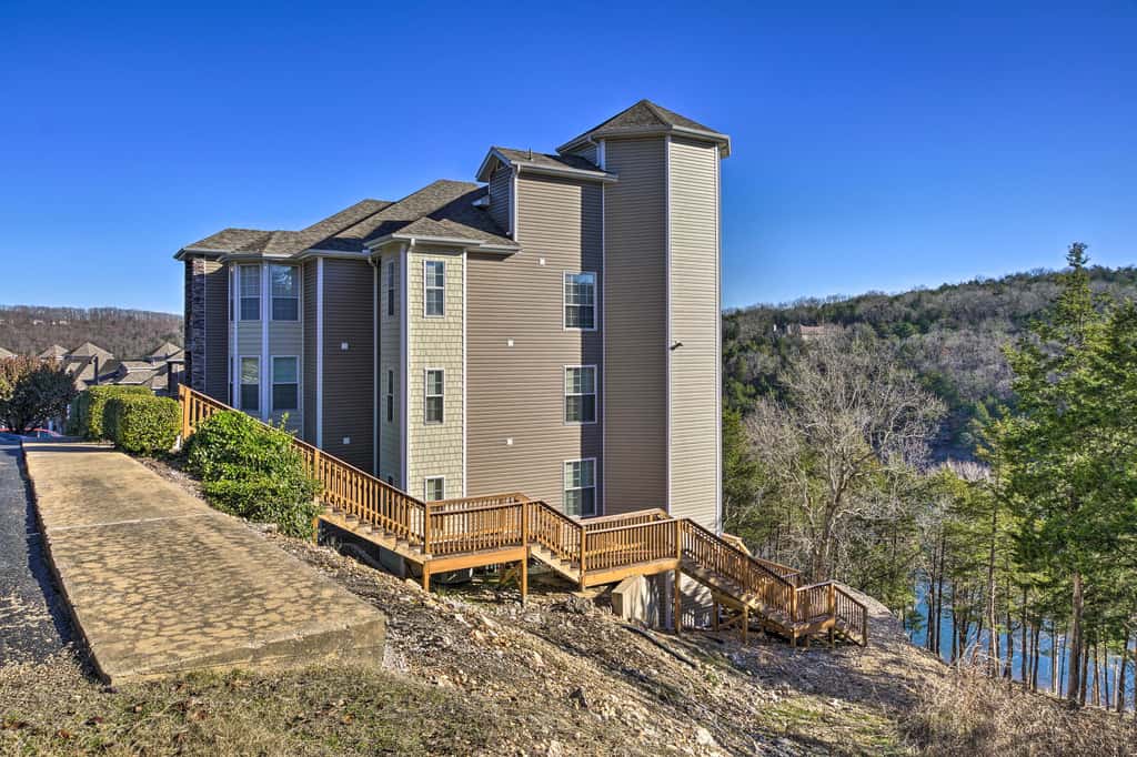 Condo in Lakefront Resort w/ Pool! Ozarks Getaway