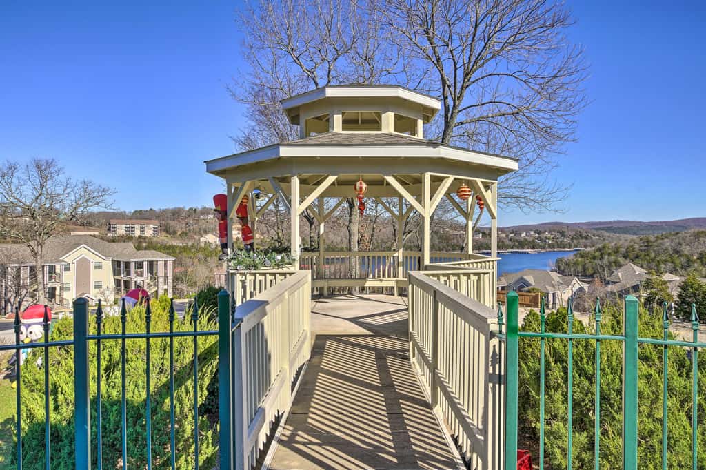 Condo in Lakefront Resort w/ Pool! Ozarks Getaway