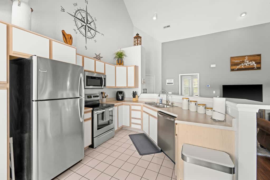 Condo in Lakefront Resort w/ Pool! Ozarks Getaway