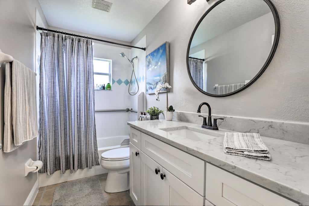 Dog-Friendly Lake Home w/ Dock ~ 25 Mi to Disney!
