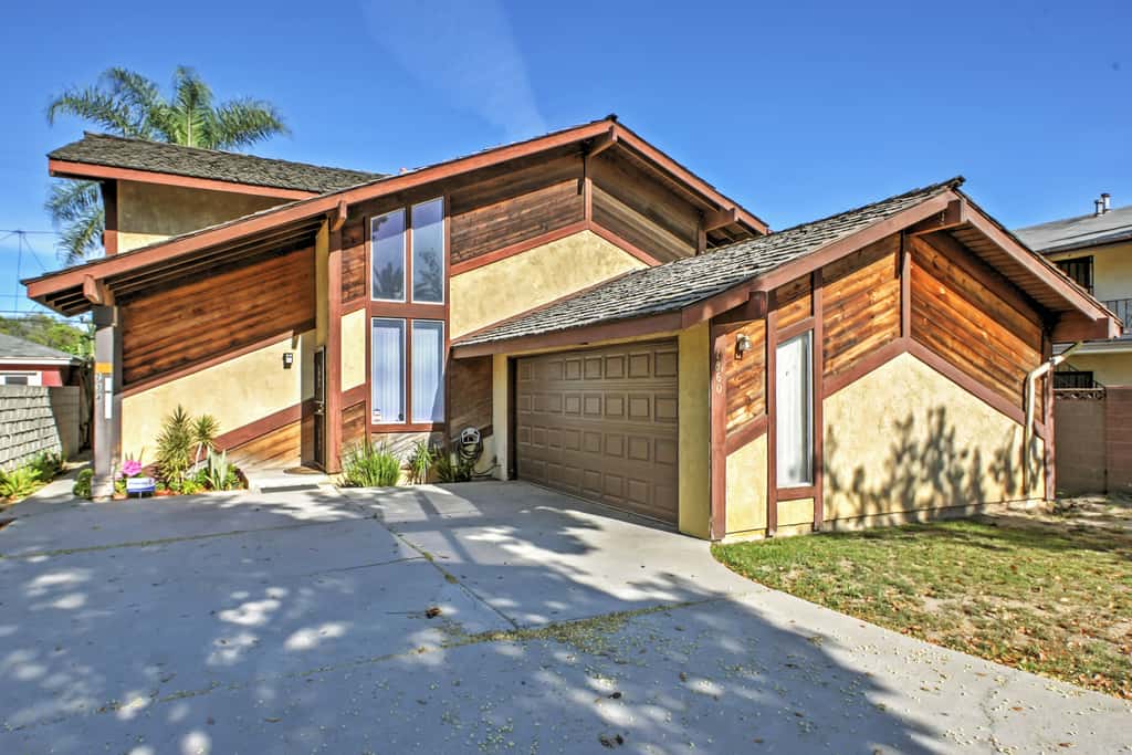 3 Mi to Dtwn Dining! Long Beach Condo w/ Balcony
