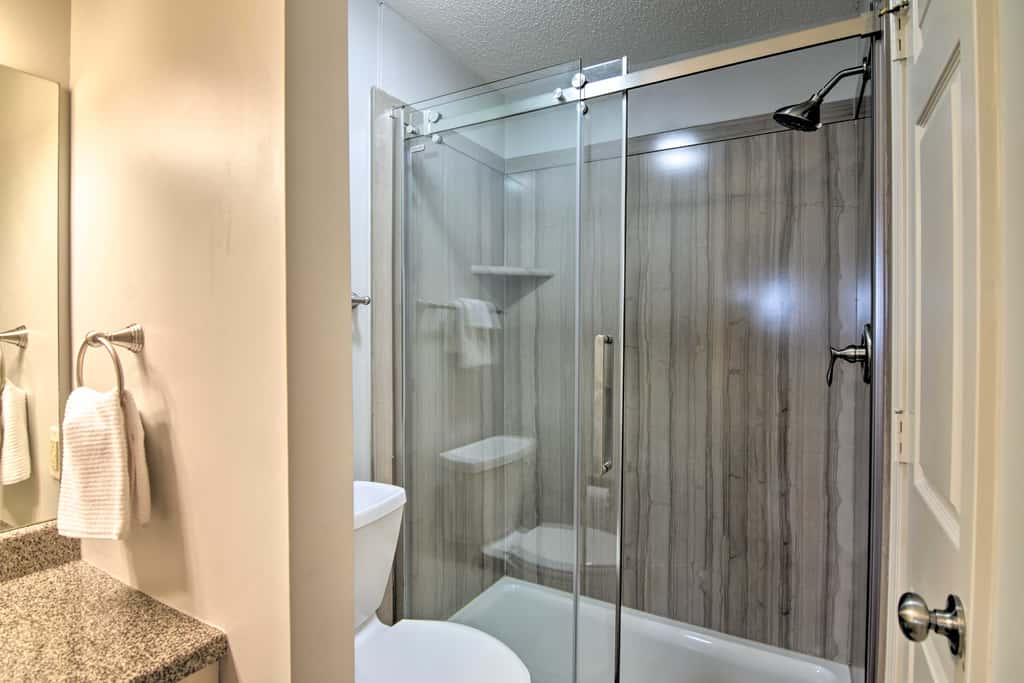 Indoor Pool! Pointe Royale Resort Condo in Branson