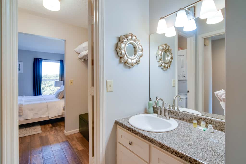 Indoor Pool! Pointe Royale Resort Condo in Branson