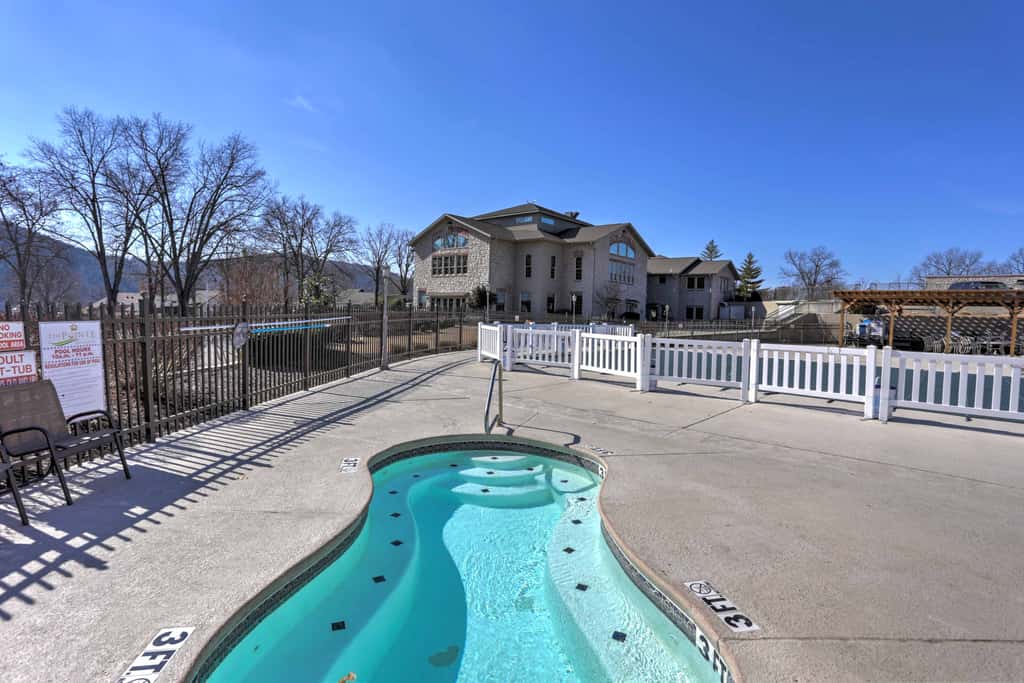 Indoor Pool! Pointe Royale Resort Condo in Branson