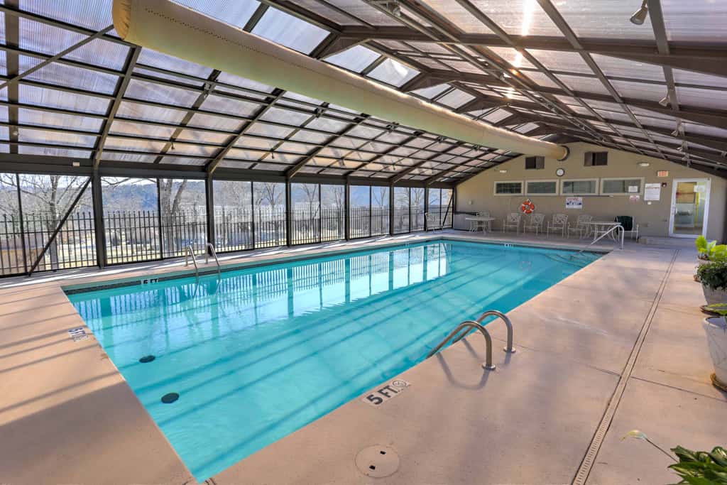 Indoor Pool! Pointe Royale Resort Condo in Branson