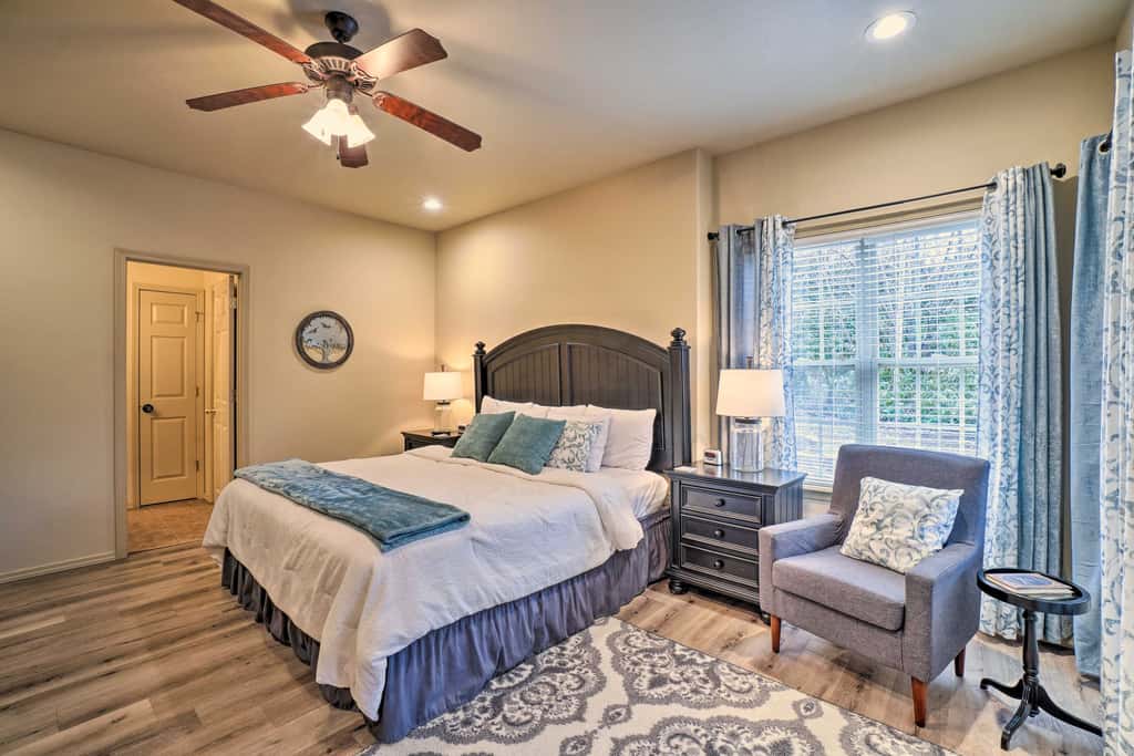 Branson West Villa w/ Golf Course View & Pool!