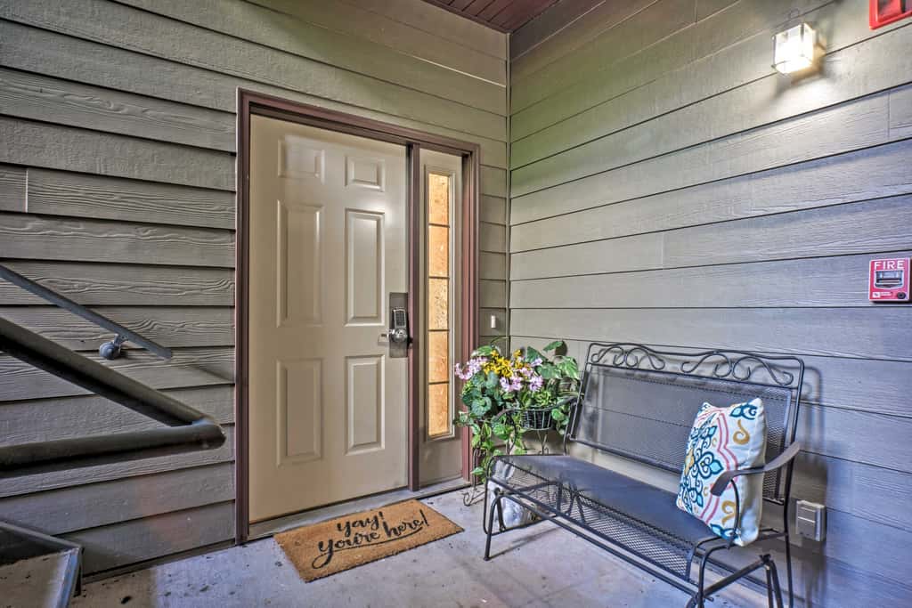 Branson West Villa w/ Golf Course View & Pool!