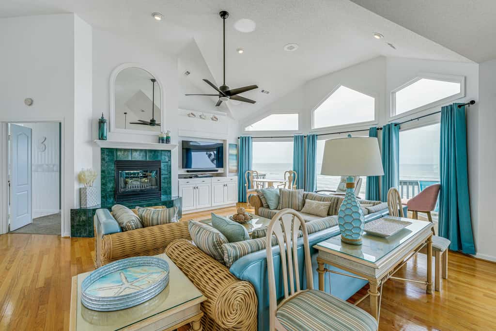 Grand Seaside Escape w/ Direct Beach Access!