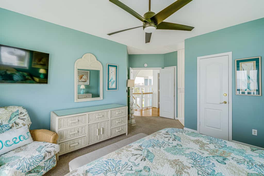 Grand Seaside Escape w/ Direct Beach Access!