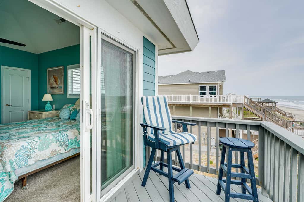 Grand Seaside Escape w/ Direct Beach Access!