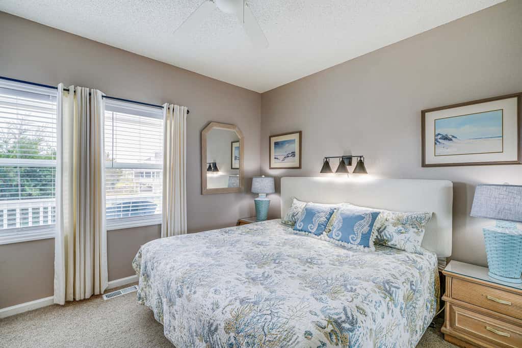 Grand Seaside Escape w/ Direct Beach Access!