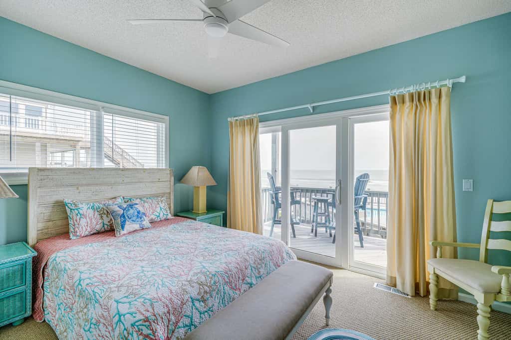 Grand Seaside Escape w/ Direct Beach Access!