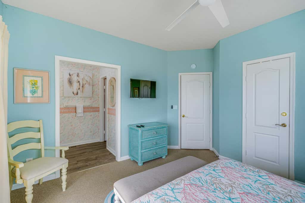 Grand Seaside Escape w/ Direct Beach Access!