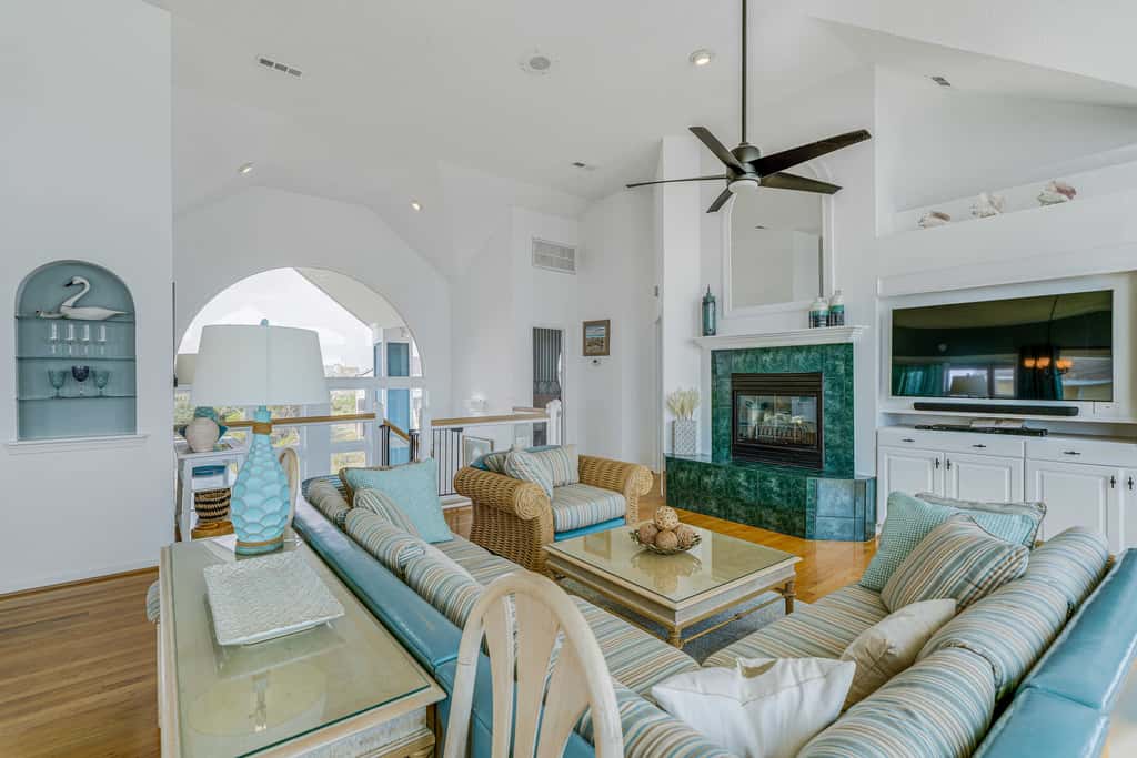 Grand Seaside Escape w/ Direct Beach Access!