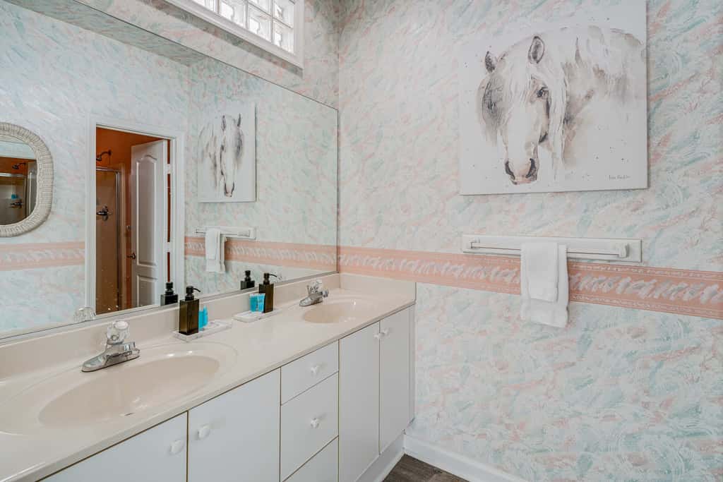 Grand Seaside Escape w/ Direct Beach Access!