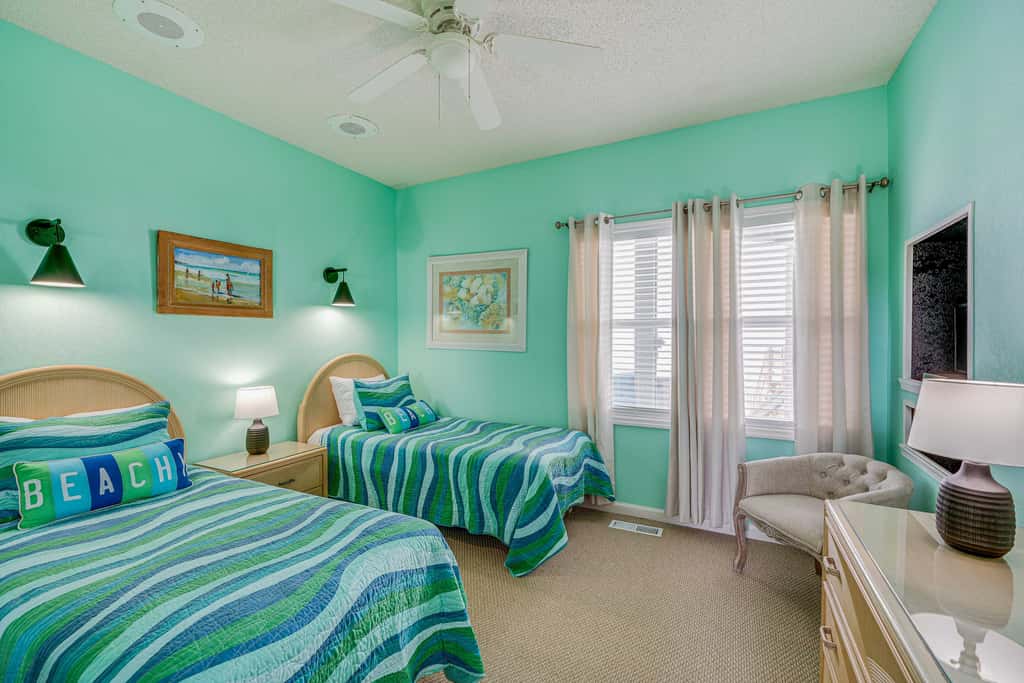 Grand Seaside Escape w/ Direct Beach Access!