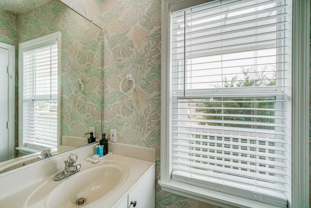 Grand Seaside Escape w/ Direct Beach Access!