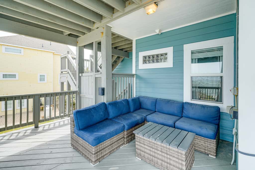 Grand Seaside Escape w/ Direct Beach Access!