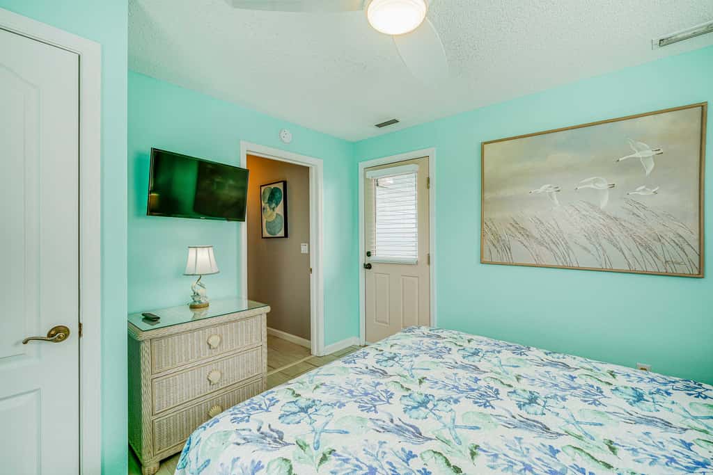 Grand Seaside Escape w/ Direct Beach Access!