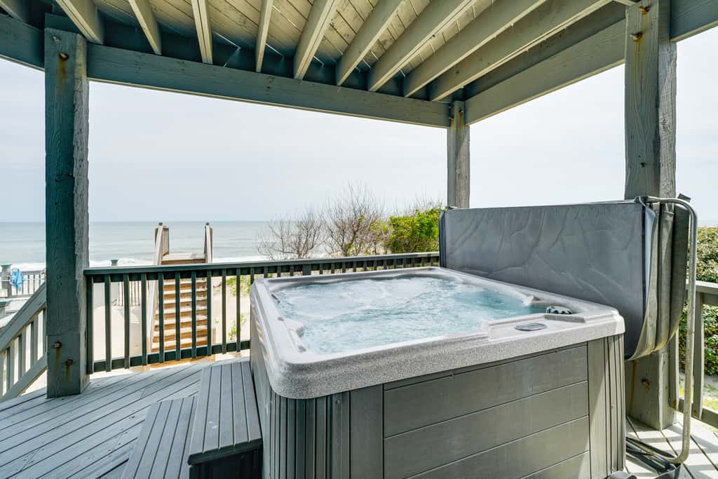 Grand Seaside Escape w/ Direct Beach Access!
