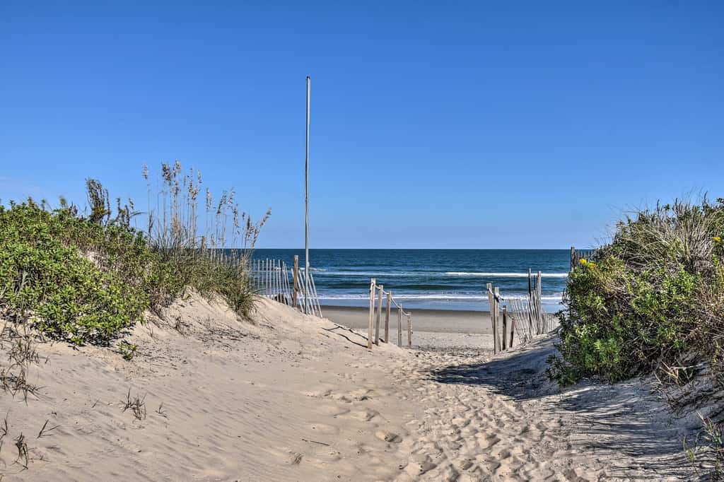 Grand Seaside Escape w/ Direct Beach Access!