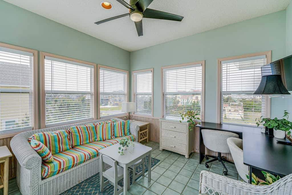 Grand Seaside Escape w/ Direct Beach Access!