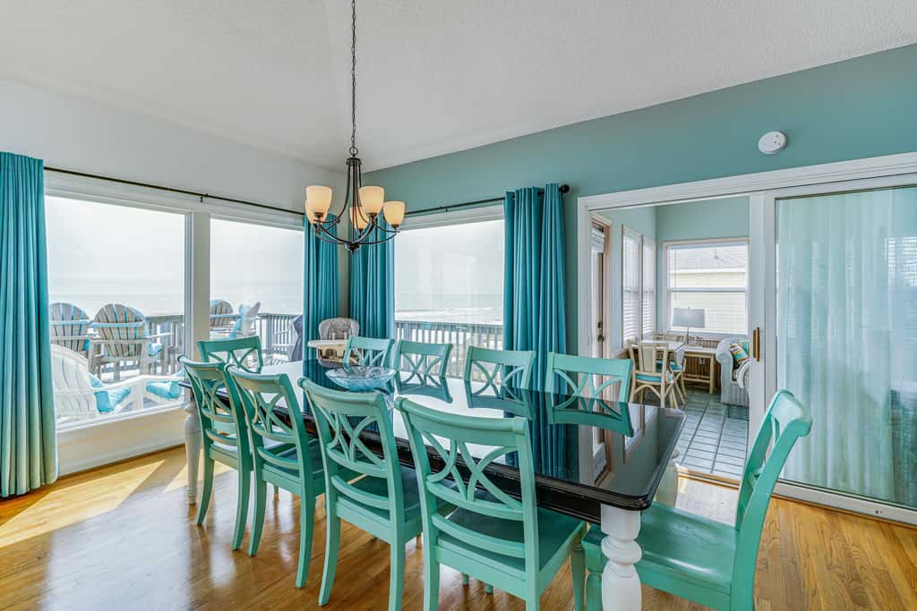 Grand Seaside Escape w/ Direct Beach Access!