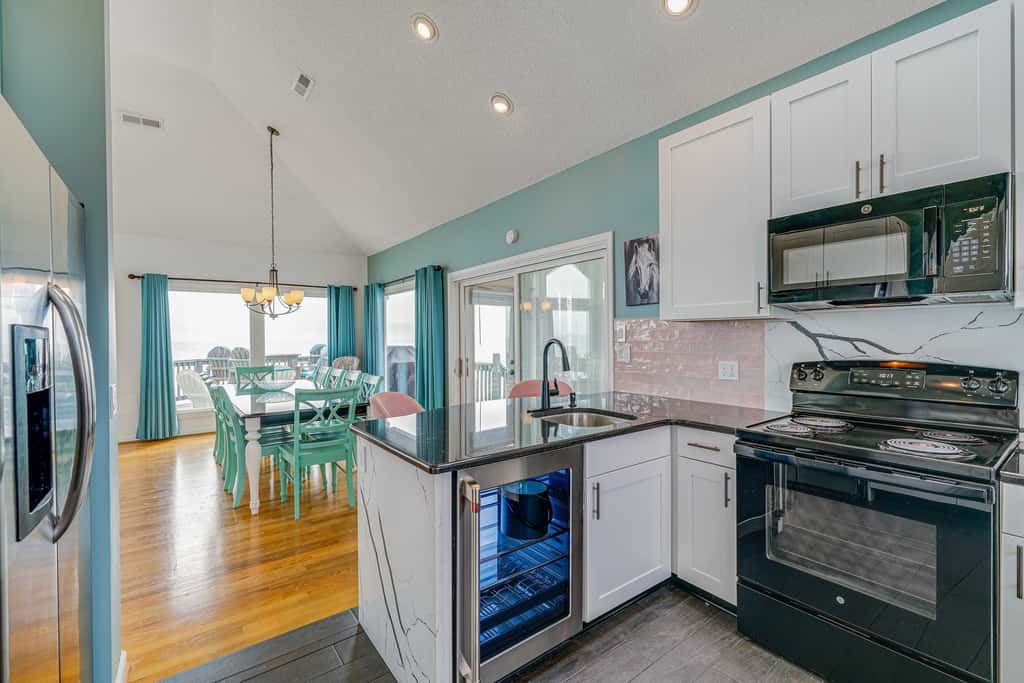 Grand Seaside Escape w/ Direct Beach Access!