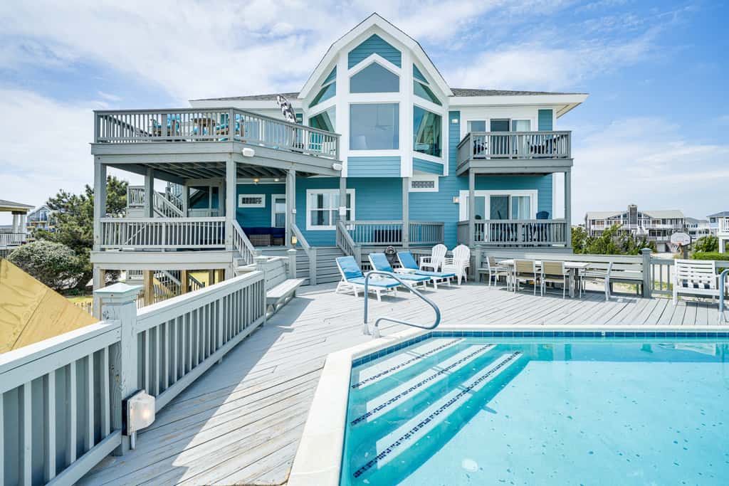 Grand Seaside Escape w/ Direct Beach Access!