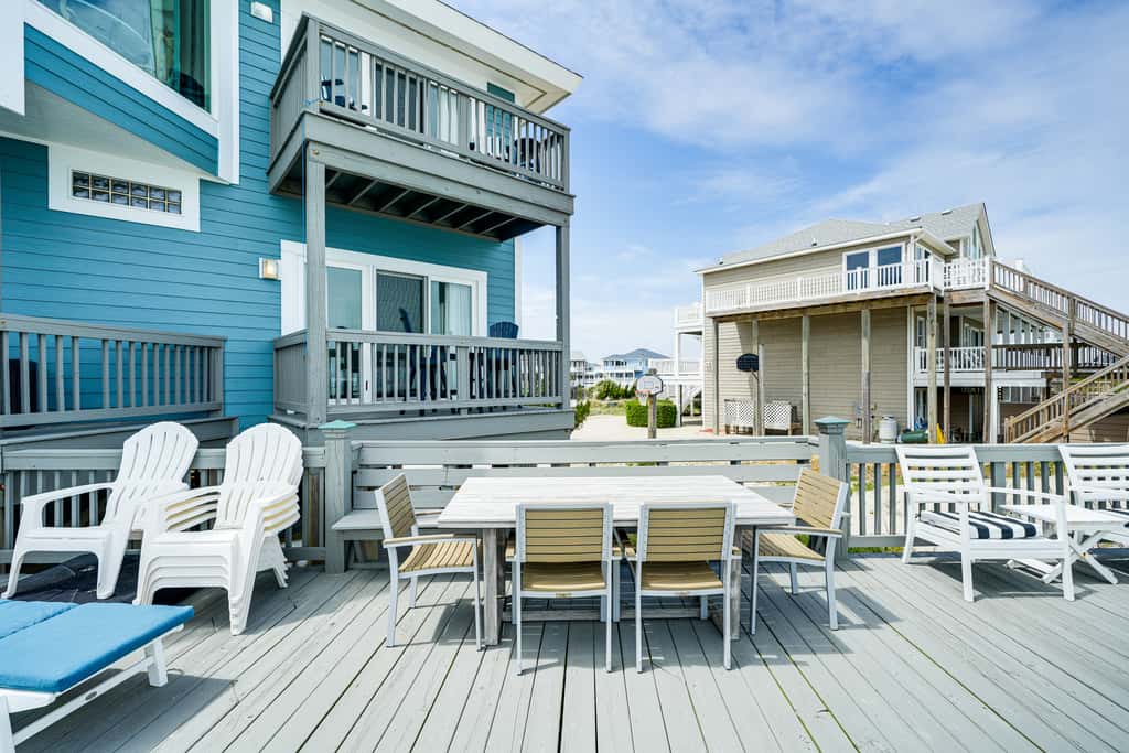 Grand Seaside Escape w/ Direct Beach Access!