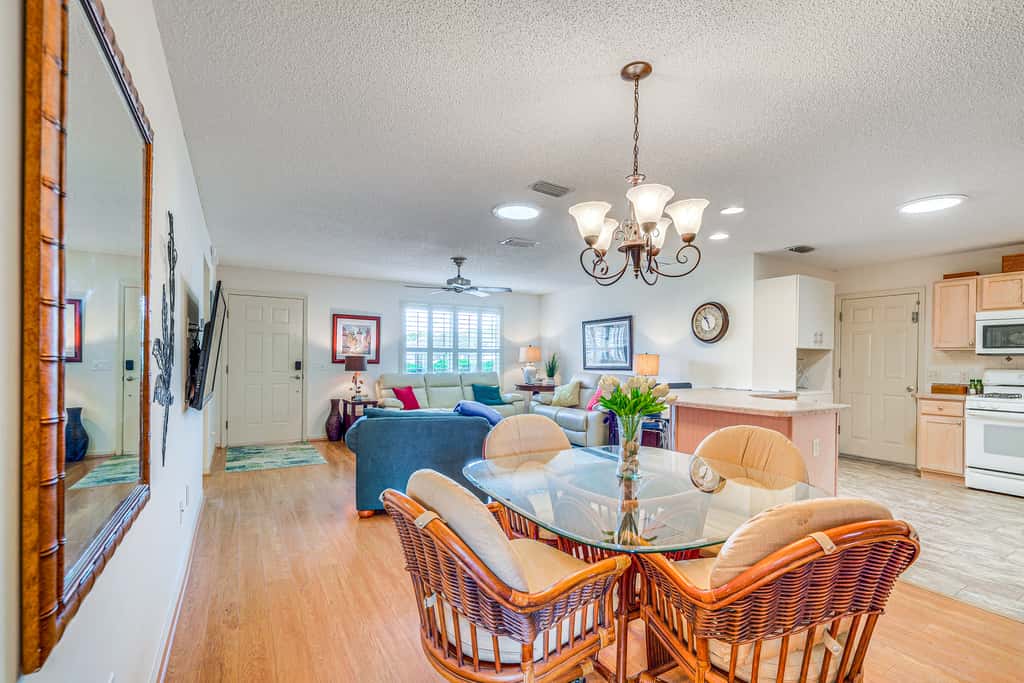 Home in The Villages w/ Lanai & Private Hot Tub!