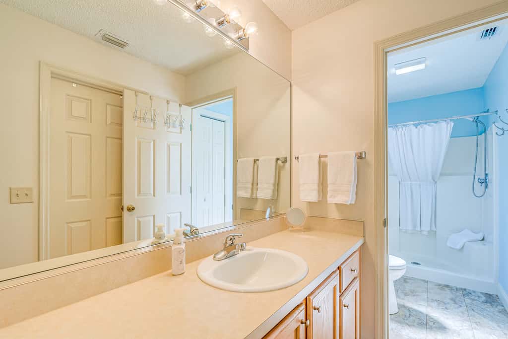 Home in The Villages w/ Lanai & Private Hot Tub!
