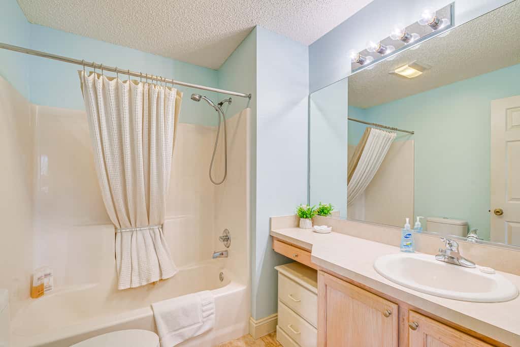 Home in The Villages w/ Lanai & Private Hot Tub!