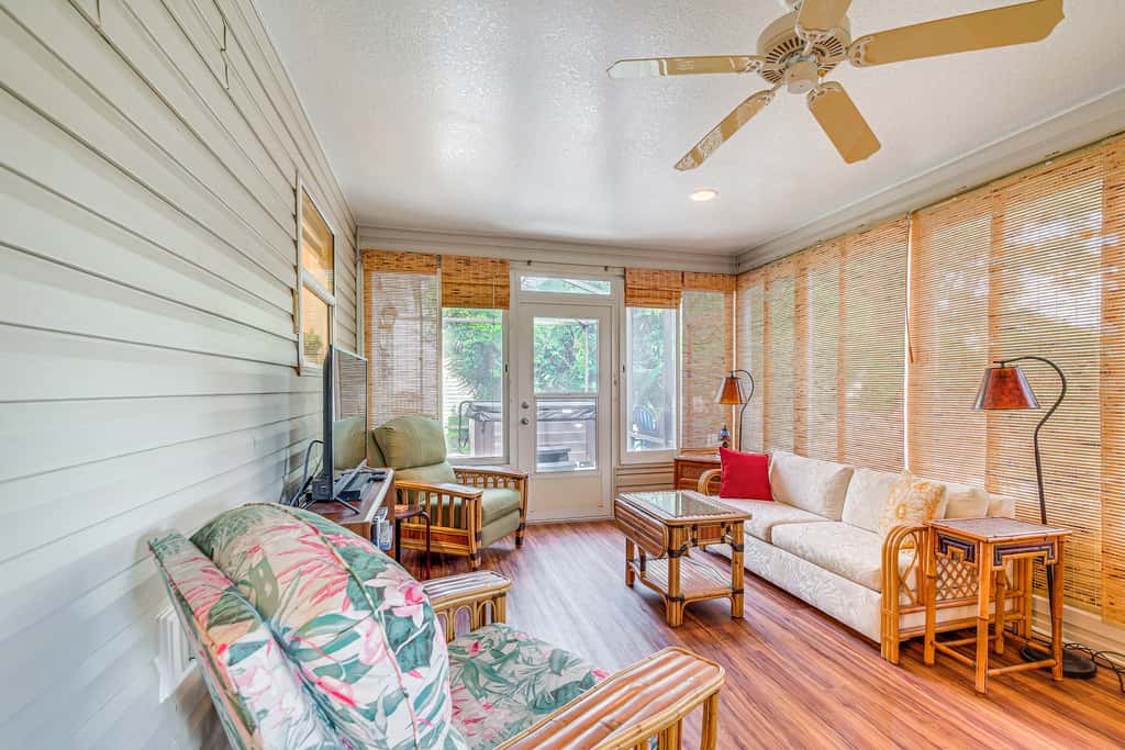Home in The Villages w/ Lanai & Private Hot Tub!